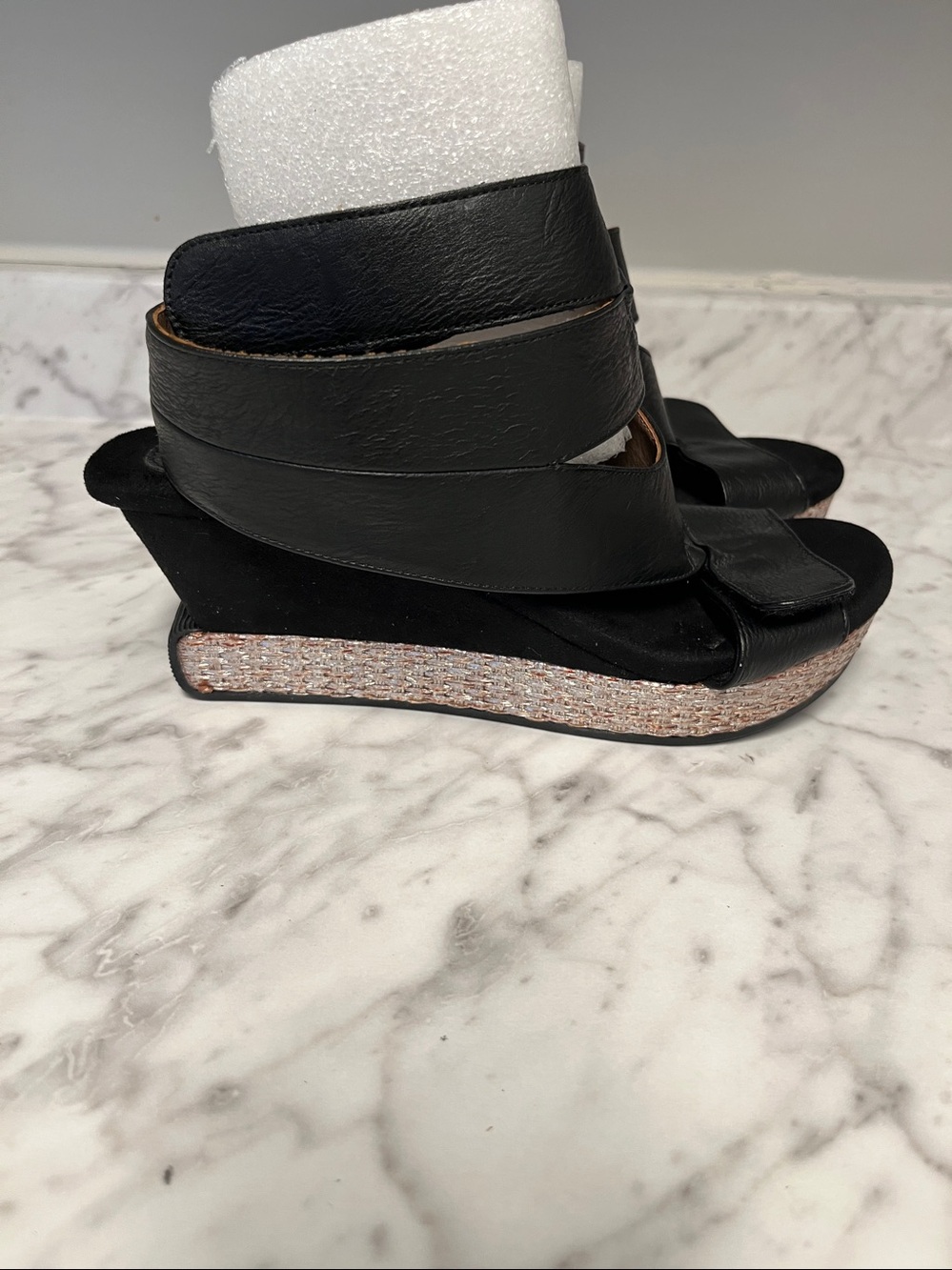 MODZORI Women's Black Open-Toe Strappy Sandals.